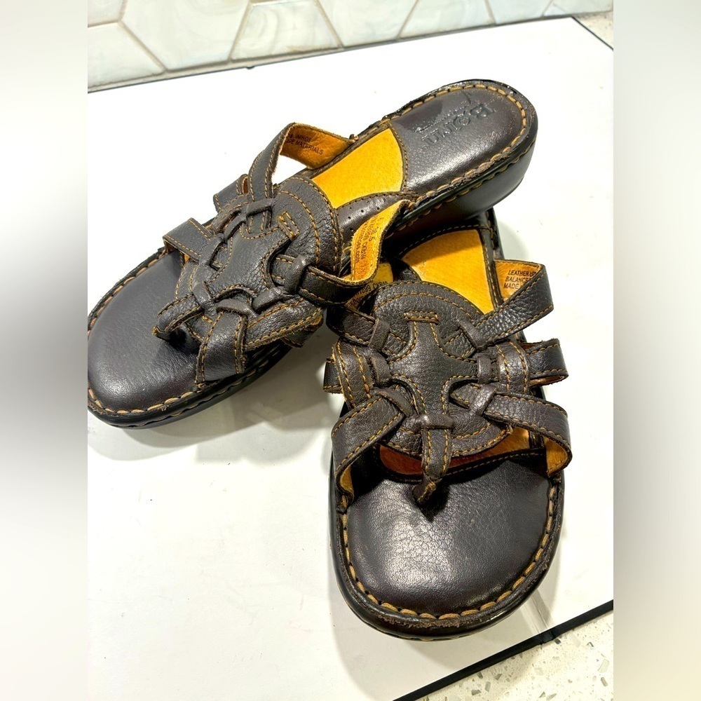 Born Woman’s Black Slide Sandal Size 6 Hand Crafted Leather Shield Design